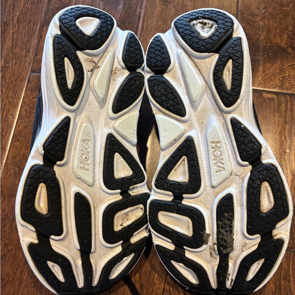 Hoka Women’s Black and White Bondi Shoes sz 7.5 wide - Picture 5 of 6